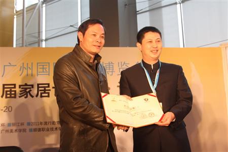    	2011年，紅古軒作為“國禮”制作單位，制作紅木國禮贈(zèng)予國際奧委會(huì)主席羅格，被評為“第十六屆亞洲運(yùn)動(dòng)會(huì)杰出貢獻(xiàn)單位”   